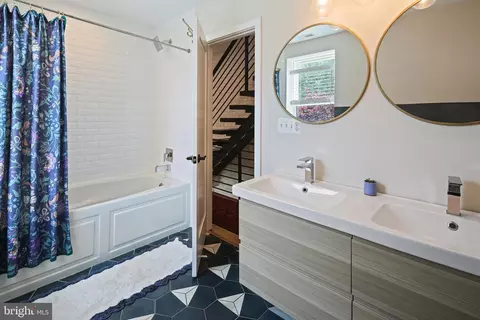 Bath - 544 E Clement St, Baltimore, MD 21230 photo 2 of 6