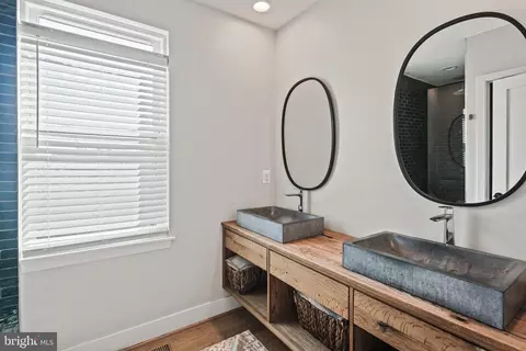 Bath - 544 E Clement St, Baltimore, MD 21230 photo 5 of 6