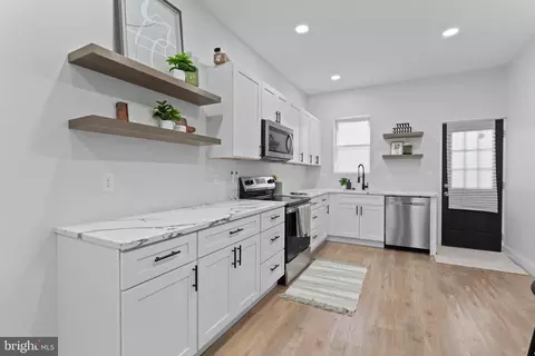Entry Way - 715 E 20th St, Baltimore, MD 21218 photo 7 of 10