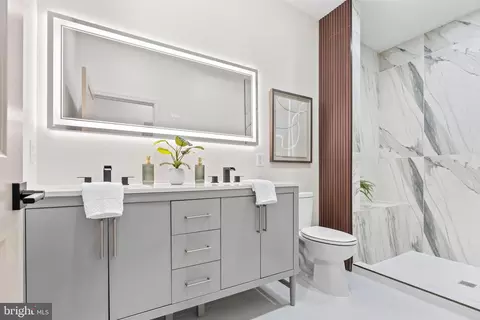 Bath - 715 E 20th St, Baltimore, MD 21218 photo 2 of 4