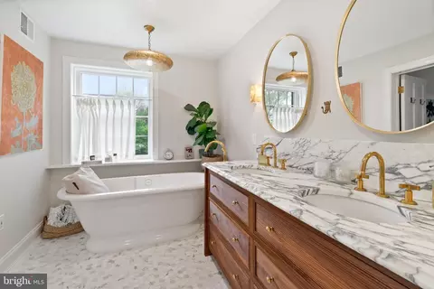 Bath - 211 Lambeth Rd, Baltimore, MD 21218 photo 6 of 7