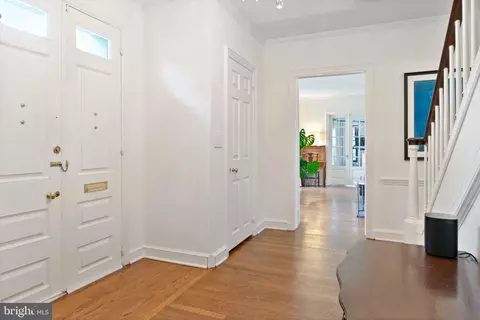 Entry Way - 211 Lambeth Rd, Baltimore, MD 21218 photo 3 of 4