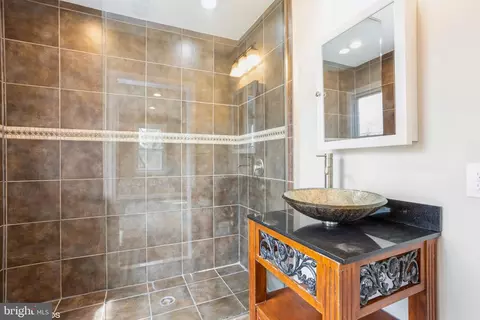 Bath - 3500 Sequoia Ave, Baltimore, MD 21215 photo 1 of 2