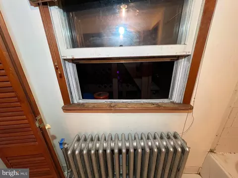 Entry Way - 432 E Fort Ave, Baltimore, MD 21230 photo 3 of 4