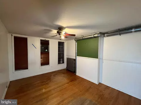 Living - 432 E Fort Ave, Baltimore, MD 21230 photo 6 of 7