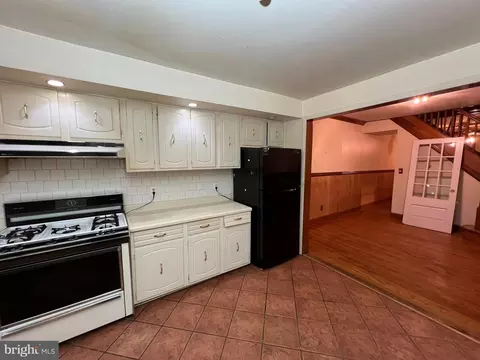 Entry Way - 432 E Fort Ave, Baltimore, MD 21230 photo 2 of 4