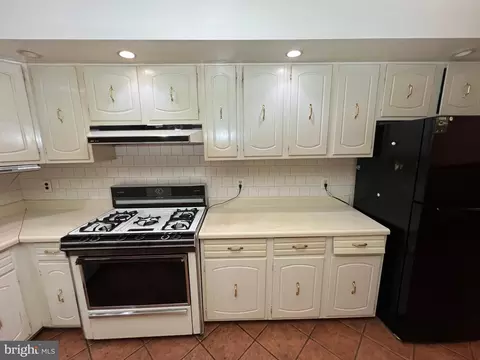 Kitchen - 432 E Fort Ave, Baltimore, MD 21230 photo 4 of 5