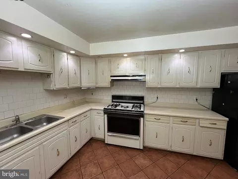Kitchen - 432 E Fort Ave, Baltimore, MD 21230 photo 2 of 5