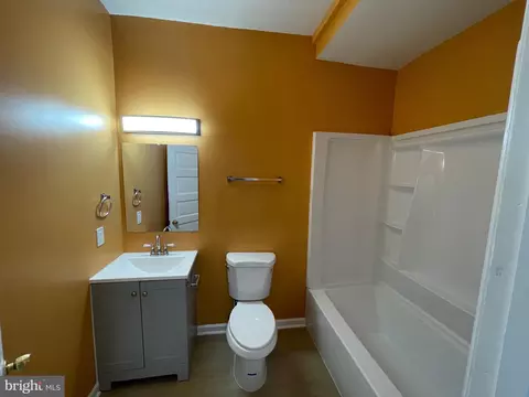 2221 E Biddle St, Baltimore, MD 21213 photo 9