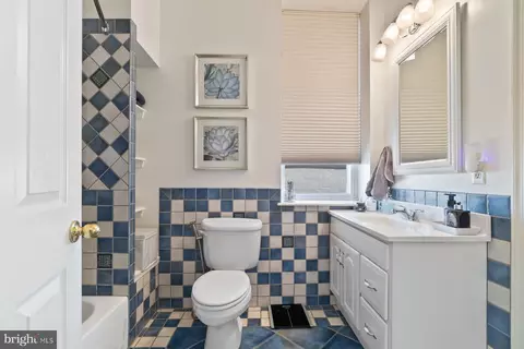 Bath - 1208 S Hanover St, Baltimore, MD 21230 photo 3 of 3