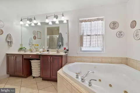 Bath - 1208 S Hanover St, Baltimore, MD 21230 photo 2 of 3