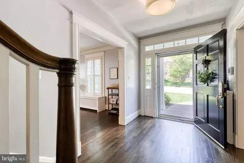 Entry Way - 225 Tunbridge Rd, Baltimore, MD 21212 photo 3 of 7