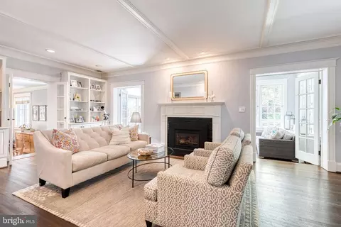 Living - 225 Tunbridge Rd, Baltimore, MD 21212 photo 1 of 5