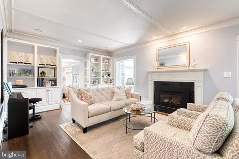 Living - 225 Tunbridge Rd, Baltimore, MD 21212 photo 3 of 5