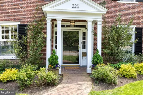 Exterior - 225 Tunbridge Rd, Baltimore, MD 21212 photo 3 of 16