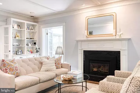 Living - 225 Tunbridge Rd, Baltimore, MD 21212 photo 2 of 5