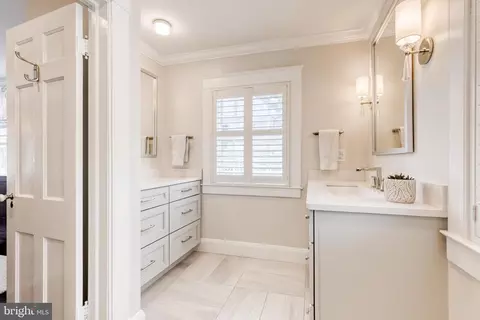Bath - 225 Tunbridge Rd, Baltimore, MD 21212 photo 5 of 7