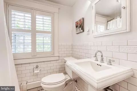 Bath - 225 Tunbridge Rd, Baltimore, MD 21212 photo 6 of 7