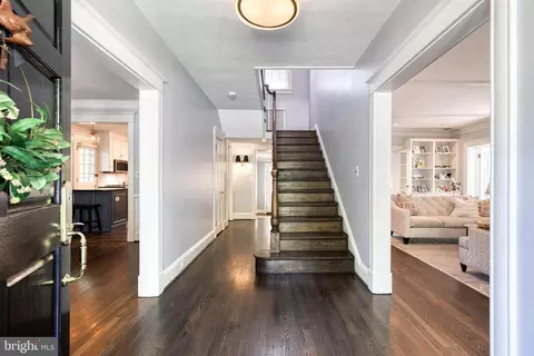 Entry Way - 225 Tunbridge Rd, Baltimore, MD 21212 photo 1 of 7
