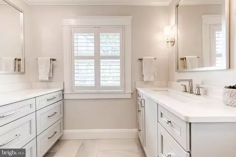 Bath - 225 Tunbridge Rd, Baltimore, MD 21212 photo 3 of 7