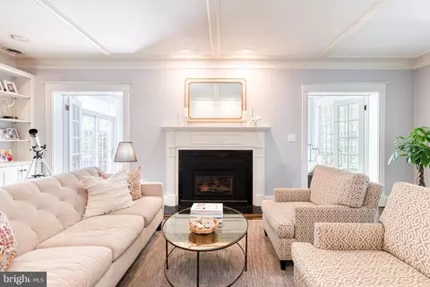 Living - 225 Tunbridge Rd, Baltimore, MD 21212 photo 4 of 5