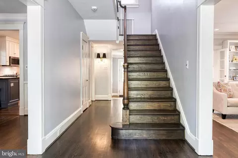 Entry Way - 225 Tunbridge Rd, Baltimore, MD 21212 photo 2 of 7