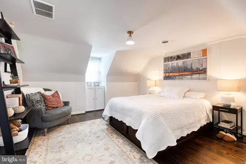 Bedroom - 225 Tunbridge Rd, Baltimore, MD 21212 photo 6 of 6