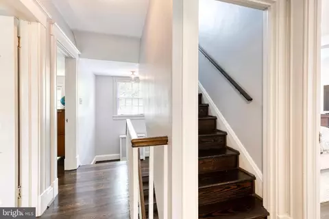 Entry Way - 225 Tunbridge Rd, Baltimore, MD 21212 photo 6 of 7