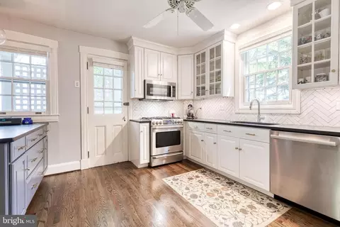 Kitchen - 225 Tunbridge Rd, Baltimore, MD 21212 photo 4 of 5