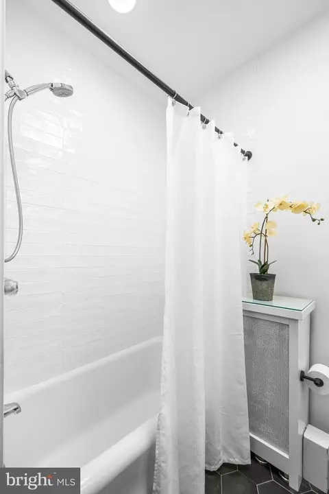 Bath - 3816 Beech Ave, Baltimore, MD 21211 photo 2 of 2