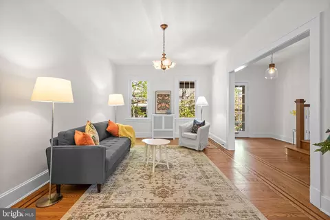 Living - 3816 Beech Ave, Baltimore, MD 21211 photo 3 of 4
