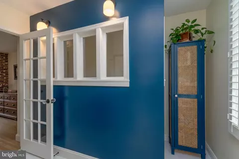 Entry Way - 2106 E Lombard St, Baltimore, MD 21231 photo 5 of 6