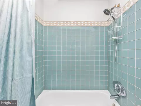 Bath - 23 E Wheeling St, Baltimore, MD 21230 photo 6 of 6
