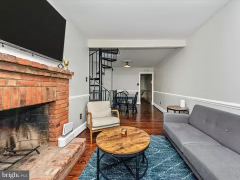 Living - 23 E Wheeling St, Baltimore, MD 21230 photo 1 of 2