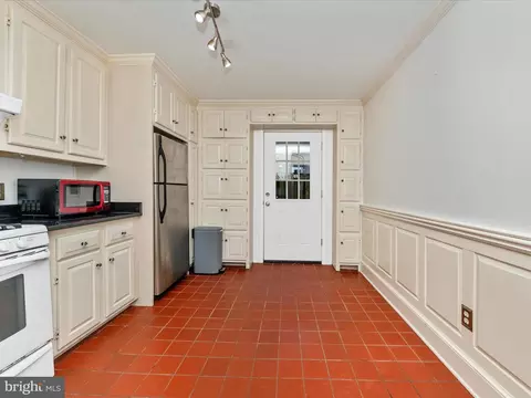 Entry Way - 23 E Wheeling St, Baltimore, MD 21230 photo 2 of 3