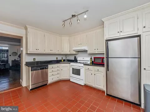 Kitchen - 23 E Wheeling St, Baltimore, MD 21230 photo 3 of 4