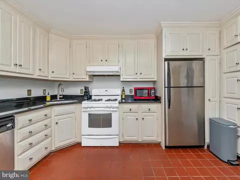 Kitchen - 23 E Wheeling St, Baltimore, MD 21230 photo 2 of 4