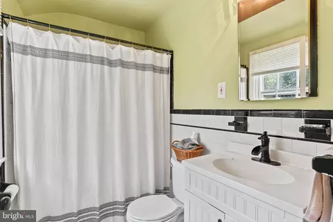 Bath - 4643 Briarclift Rd, Baltimore, MD 21229 photo 3 of 3