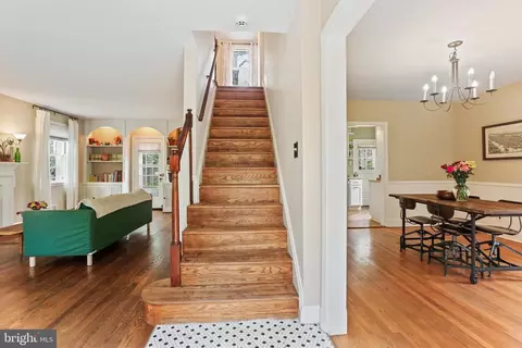 Entry Way - 4643 Briarclift Rd, Baltimore, MD 21229 photo 1 of 5