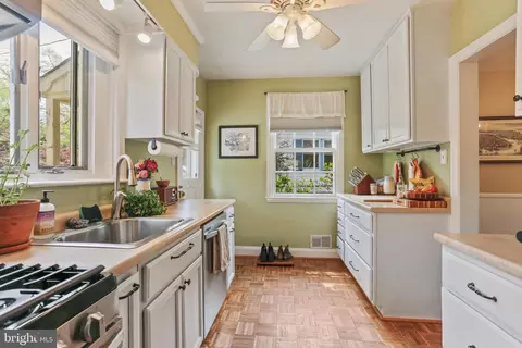 Kitchen - 4643 Briarclift Rd, Baltimore, MD 21229 photo 1 of 1