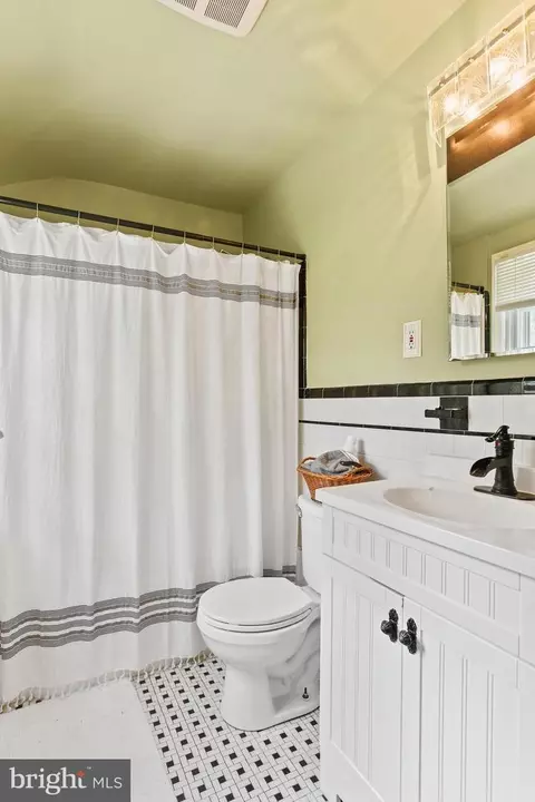 Bath - 4643 Briarclift Rd, Baltimore, MD 21229 photo 2 of 3