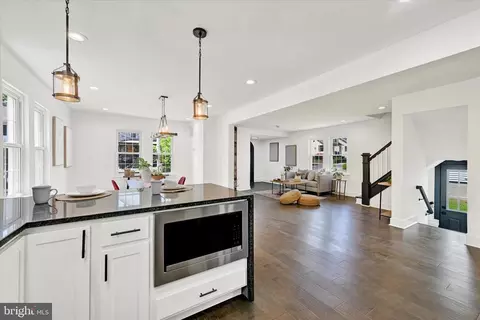Entry Way - 3404 Echodale Ave, Baltimore, MD 21214 photo 4 of 5