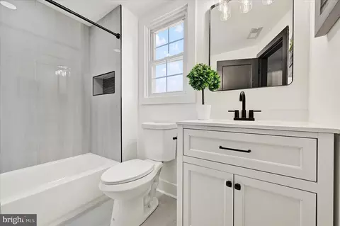 Bath - 3404 Echodale Ave, Baltimore, MD 21214 photo 2 of 4