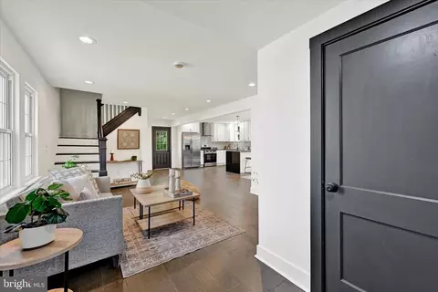 Entry Way - 3404 Echodale Ave, Baltimore, MD 21214 photo 1 of 5