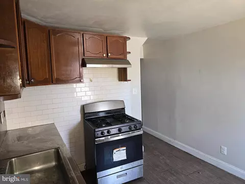 Entry Way - 347 S Mount St, Baltimore, MD 21223 photo 1 of 2