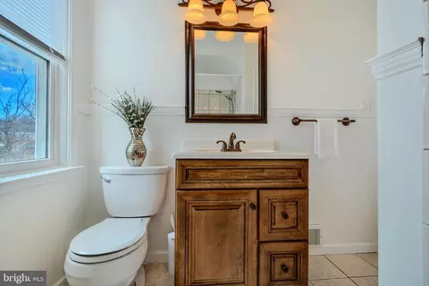 Bath - 4918 Lindsay Rd, Baltimore, MD 21229 photo 2 of 3