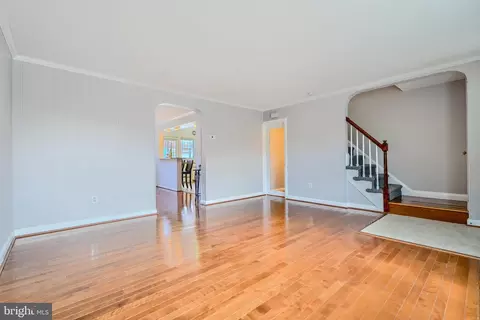 Living - 4918 Lindsay Rd, Baltimore, MD 21229 photo 3 of 3
