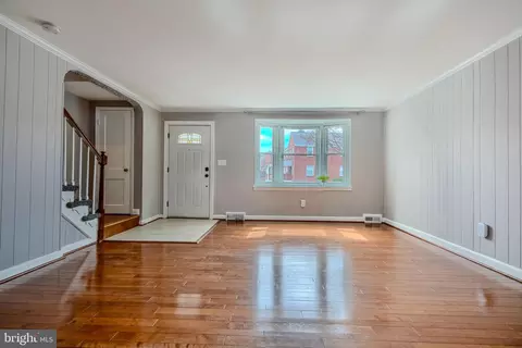 Living - 4918 Lindsay Rd, Baltimore, MD 21229 photo 2 of 3
