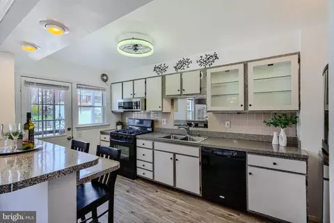 Kitchen - 4918 Lindsay Rd, Baltimore, MD 21229 photo 3 of 3