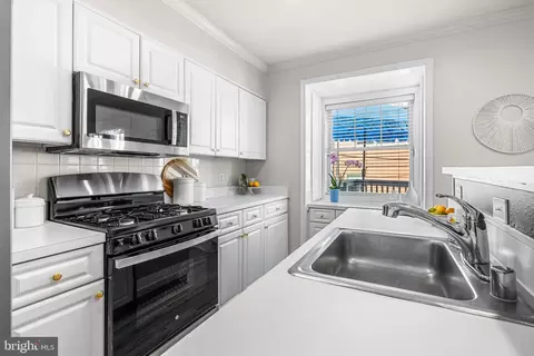 Kitchen - 1012 S Streeper St S, Baltimore, MD 21224 photo 5 of 5